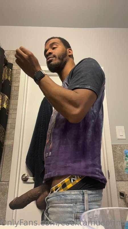 Come in the bathroom & be nasty with me 😉