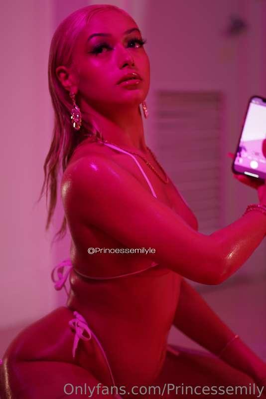 💗🍬Bubble gum baby, you got it poppin 🍬💗  BTS Pics shot by: @..