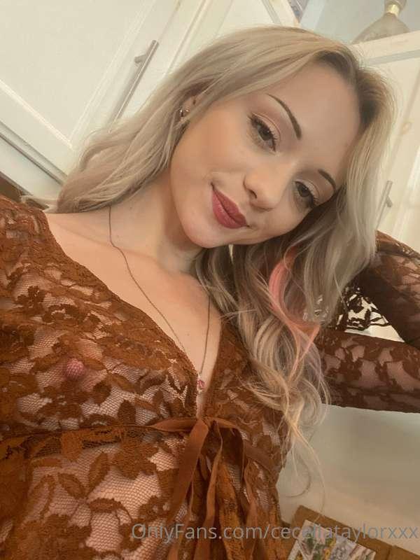 You can see my nipples right through this shirt 💦💕 isn’t it ..