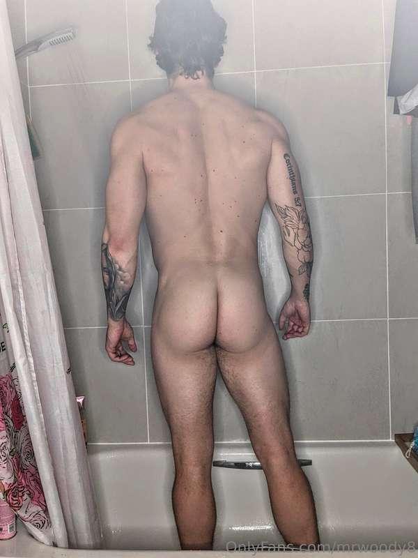 Like a greek god 😜🚿😈