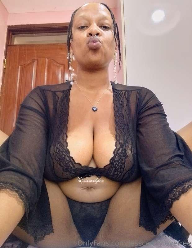 Live Now Babe! 😍Come Get Some Kisses & Tip Me For a HOT Show..