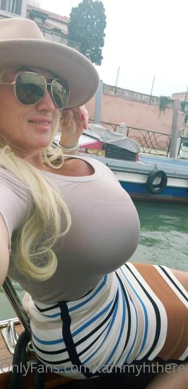 http://vote.maxim.com/2022/tammy-hernandez Don’t forget to v..