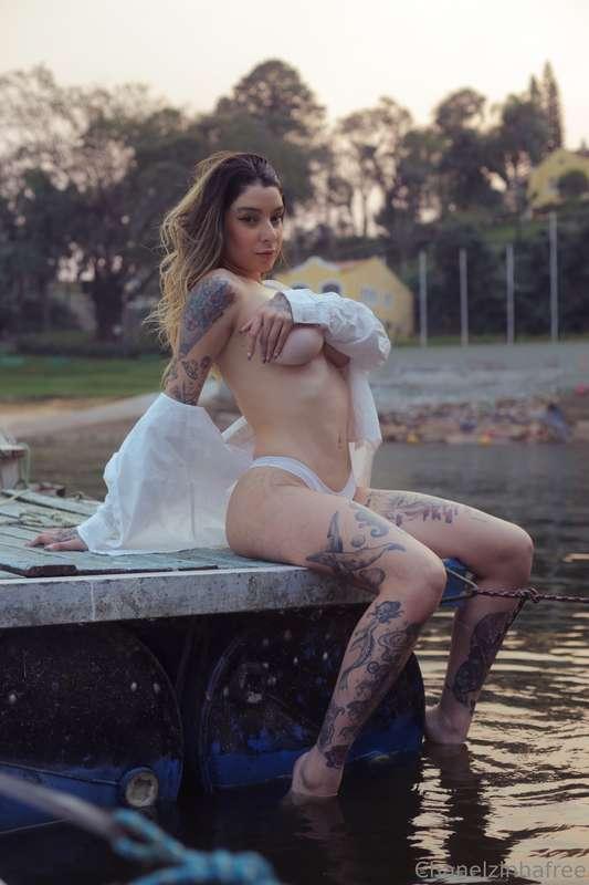 🔥 No rules, just wild desire. I’m showing off my best asset—..