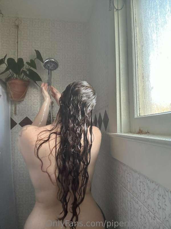 I really enjoy a good shower tease!