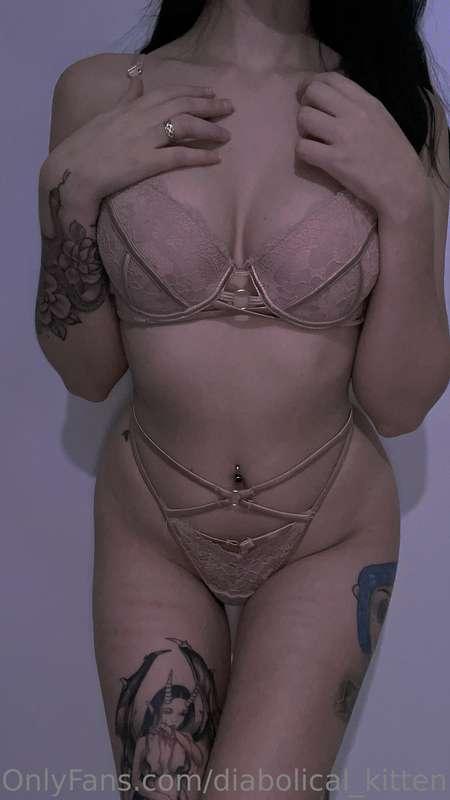 Some new lingerie pics, titty pics and 2 toy masturbation vi..