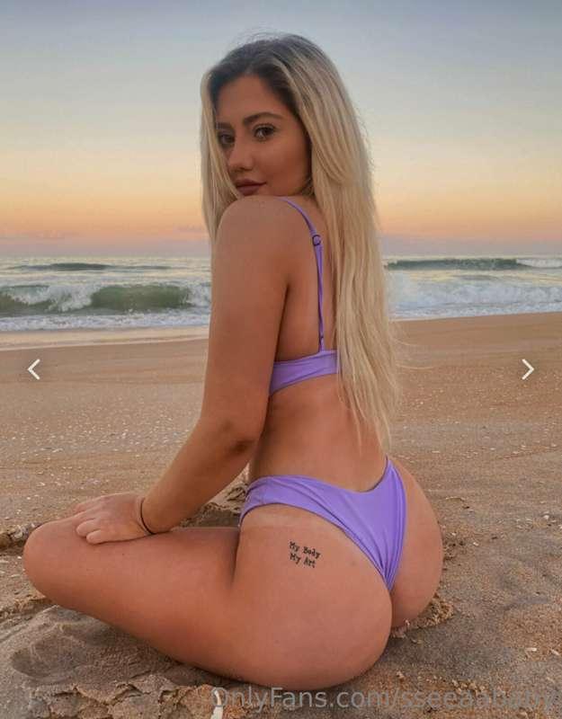 let me sit on your lap 🍑
