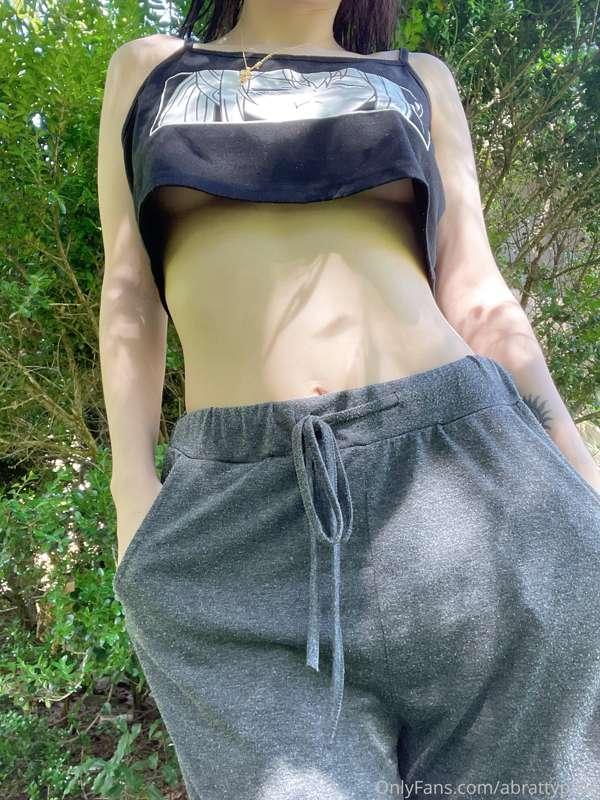 Underboob