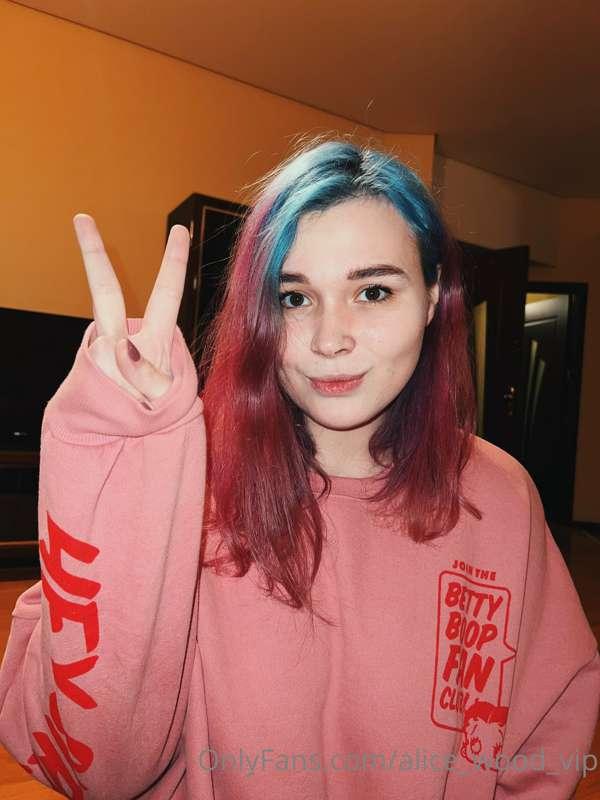 **My hair color was just crazy!🌈🤪 What do you think about th..