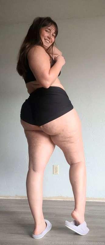 Some lil booty shorts. Xoxo. 
This set has some amazing ass shots. 🥵

#pawg #ass #cumtothis #bootyshorts