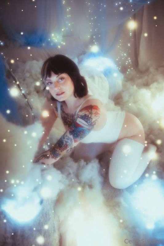 heavenly body 🌙✨🪐☁️photos by @ CurrentlyDre on ig 