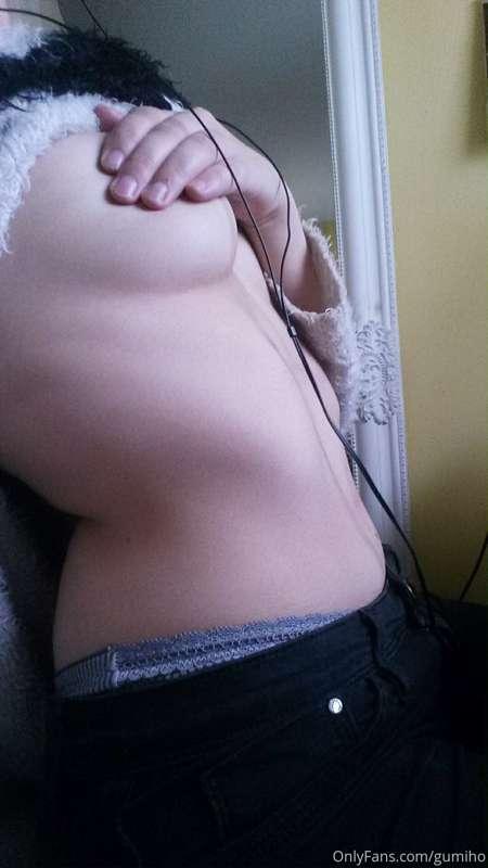 glorious under boob, so firm yet soft like pudding :3