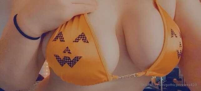 Happy Halloween you kinky fucks