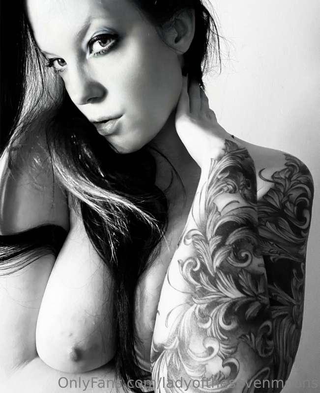 New b&w 🖤🤍