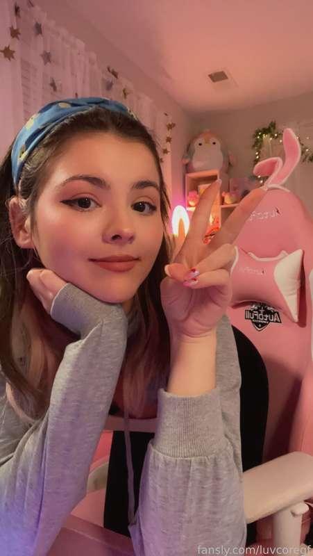 live on twitch :3

chatting and playing cozy game (unpacking)

come hang out with me 💕
