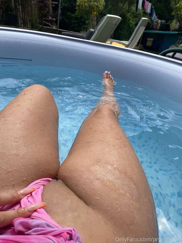🐱💦 thick thighs save lives!