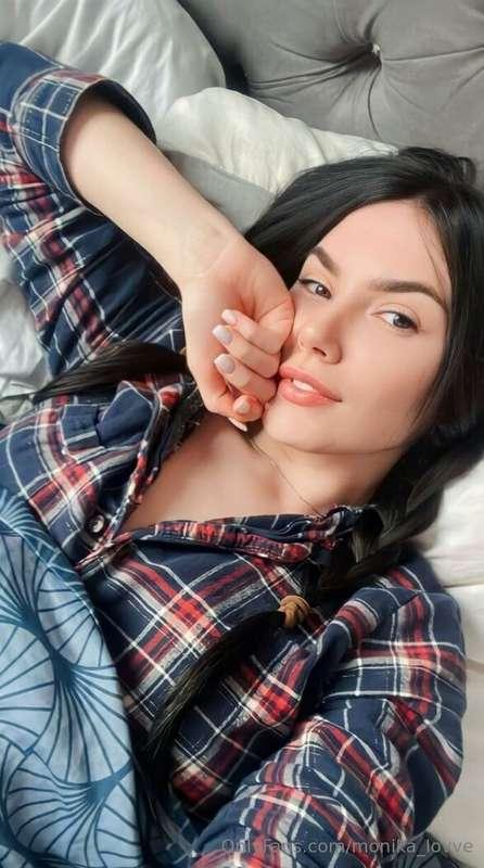 🫦Hot brunette @goldenna loves videocall 🍌💦

🍭Custom photos a..