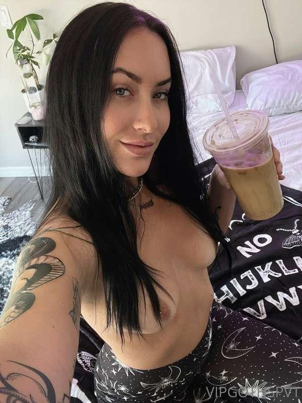 Lazy day 😻 what’re your plans for the weekend?