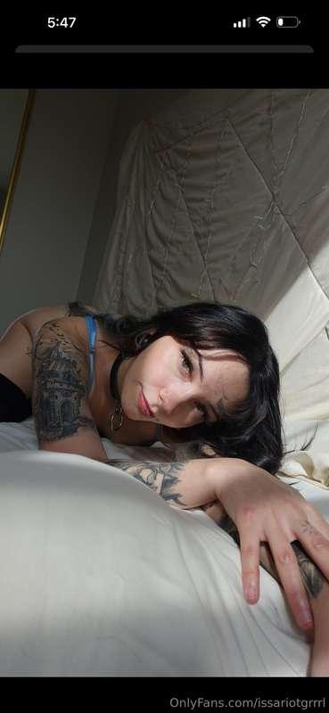 issariotgrrrl image #0