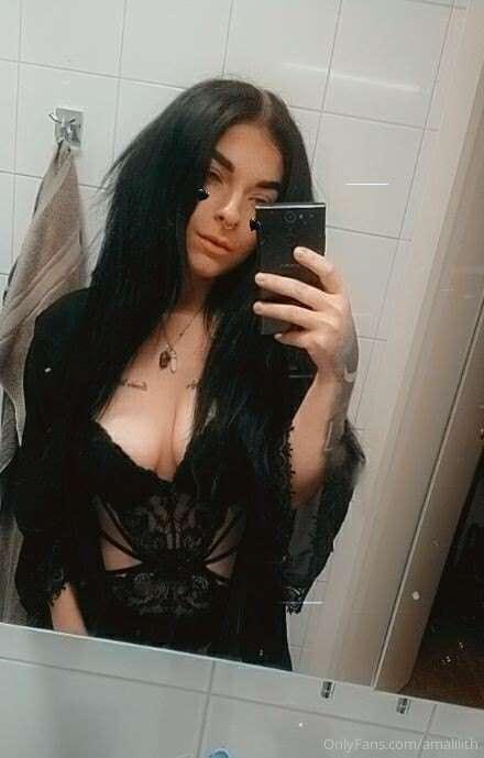 Heyy snughty people, give me some attention 😘