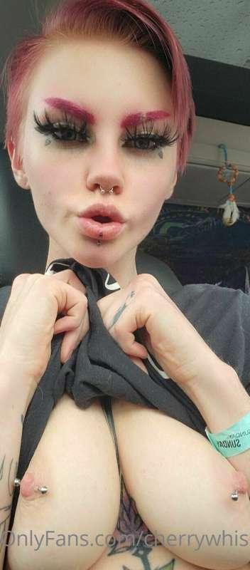 Just in the mall parking lot showing you my tits 😘