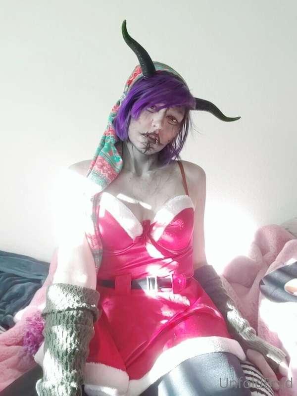 Krampus Cosplay Selfies