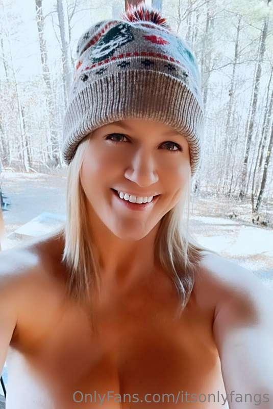 Love being out in the wilderness 🌲 it’s 27F outside … my nip..