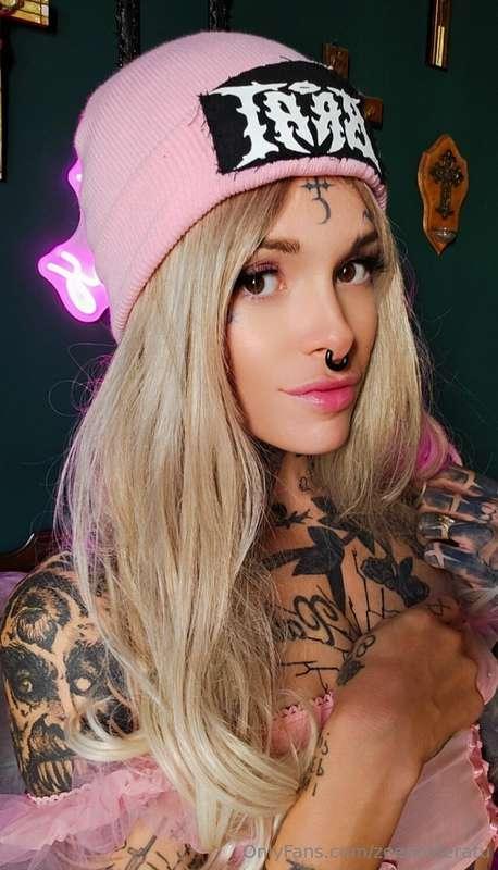 Would you fuck me as a blondie ? 🤭🖤