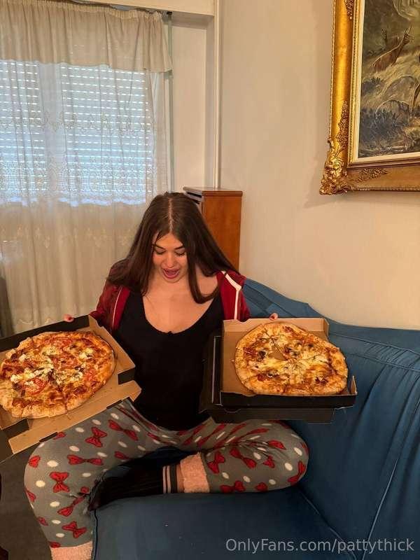 if only the pizza could feed my kinky fantasies🍕🍕