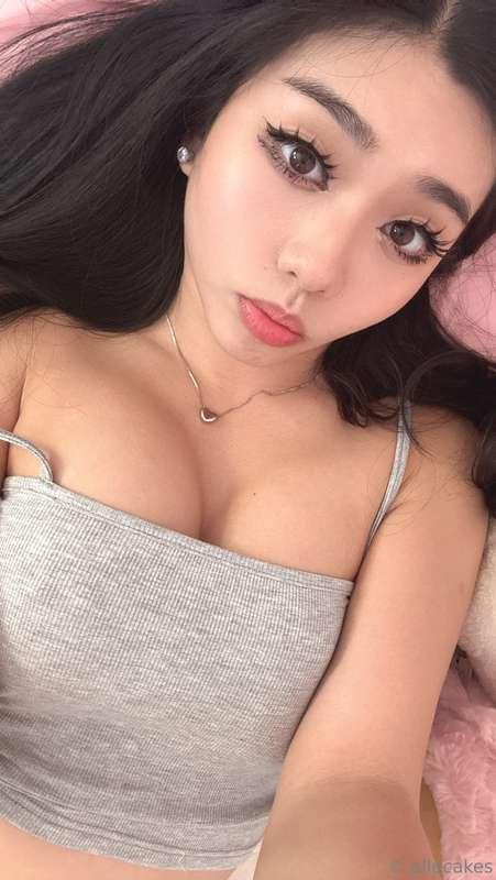 My birthday’s tomorrow and I’m so excited… and horny AF 😩🎂I ..