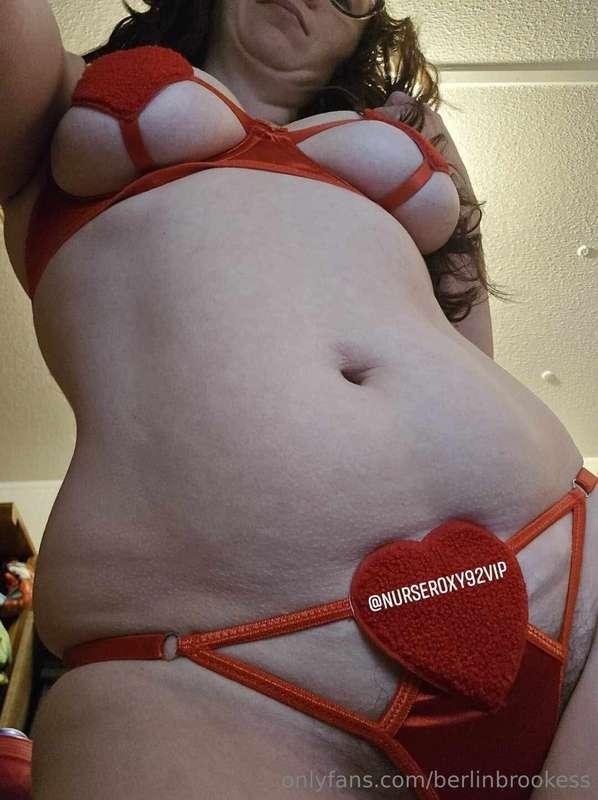 I'm looking to be your dirty valentine 💝 @nurseroxy92vip👆🏻 n..