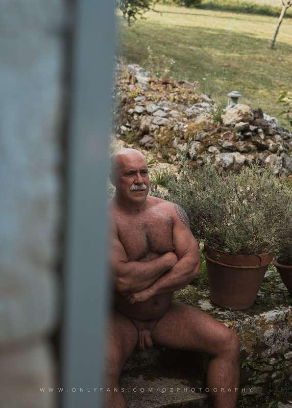 Just enjoy being naked in nature 😊
