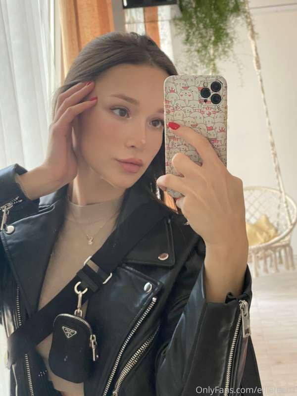 Wow, so many of you guys bought my anal riding vid! 😍 makes ..