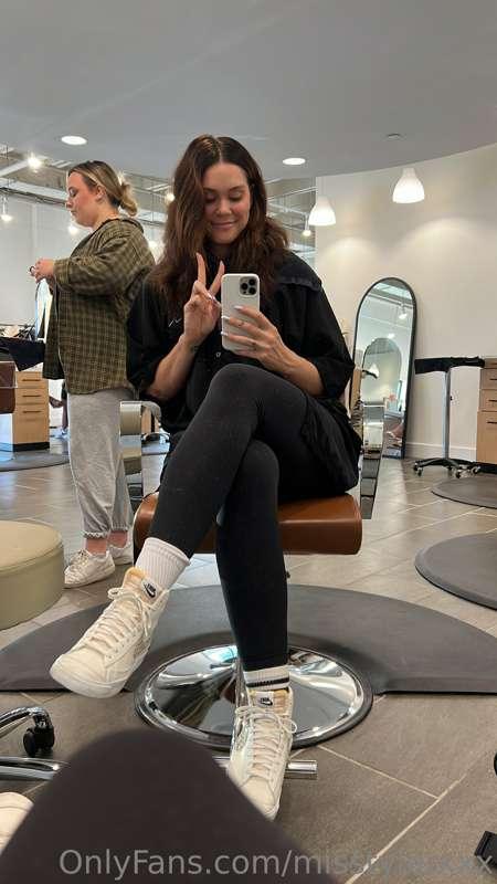 Answering your messages from the salon today! 🥰
I love being..