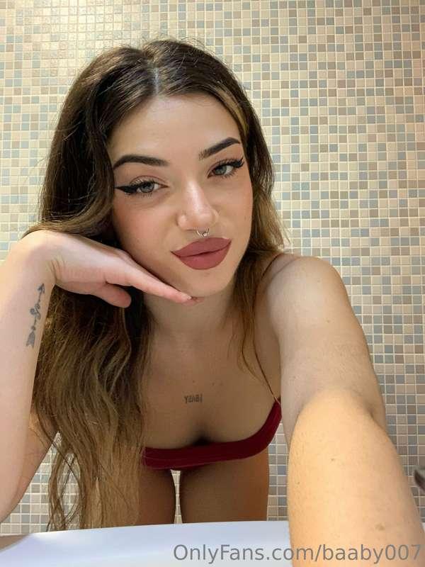 Bebe estoy solita vienes a hacerme compañía?