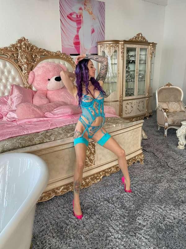 Had a wonderful shoot with @marsfoxxx & @leilaf0x  yesterday..