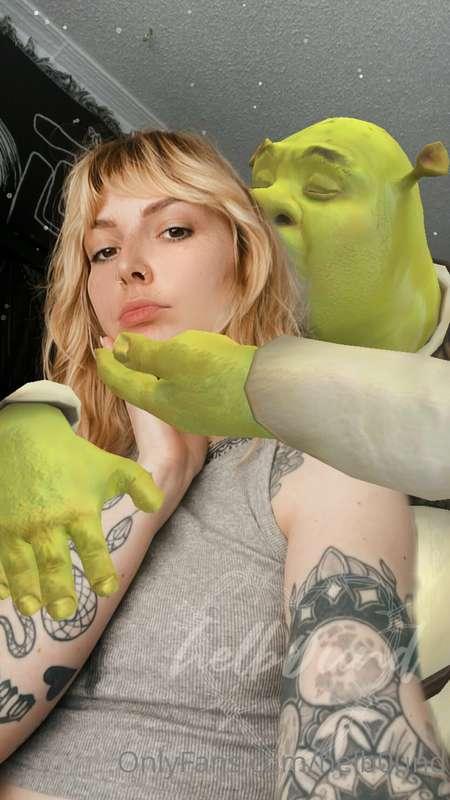 Y’all thought I was joking about the shrek filter set? I nev..