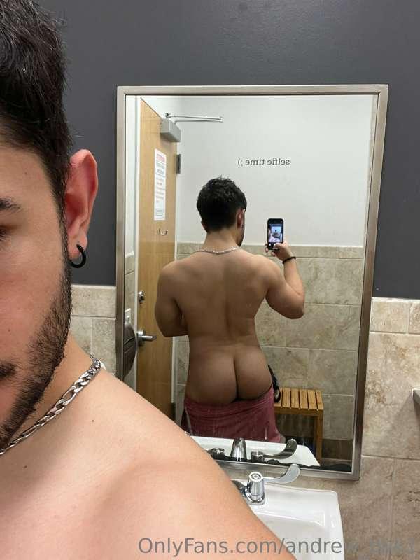 My back looks hugeee