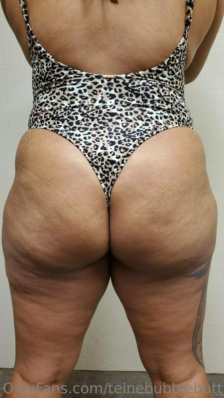 Let's normalize cellulite on thick booty 😜😋