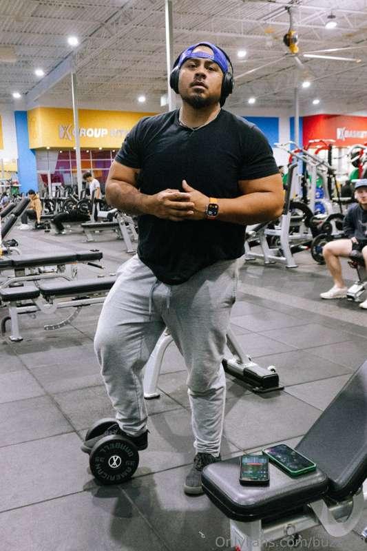 Back to the gym after a 5-day holiday break. Feels good to b..