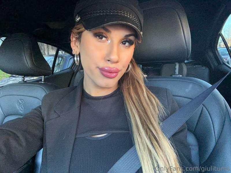 Little car and I... waiting for your messages 😏💕