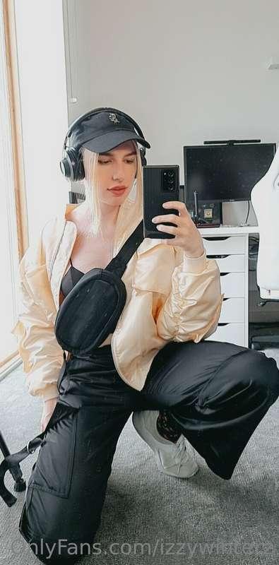 do you like this outfit? be honest 🥺