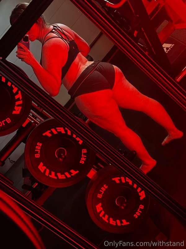 Sweat dripping down my thighs 🌶️