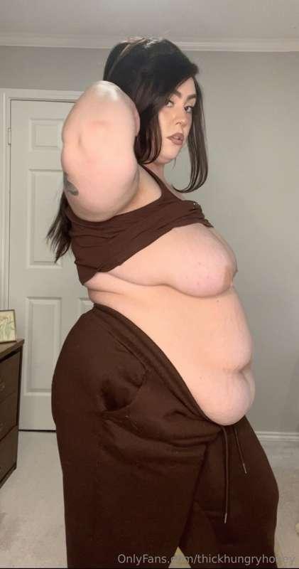 POV: your feedee gf has doubled her weight and everyone’s no..
