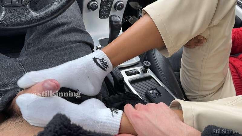 Love giving a good dirty roadtrip sockjob 🚗🤤 Messy car adven..