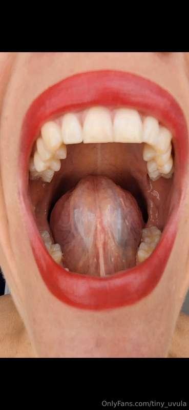 This is what my tongue can do...