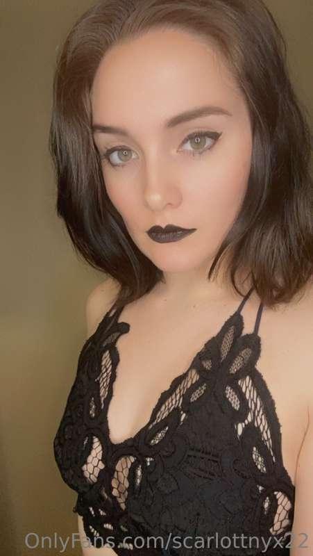 Hey babes 🖤