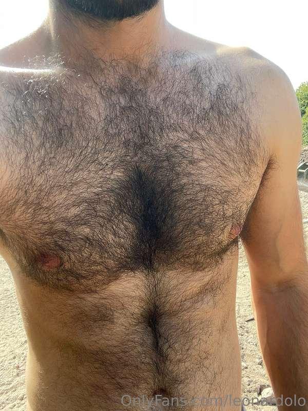 Hey, you bored at work? How about a sweaty pic…

I’m helping..