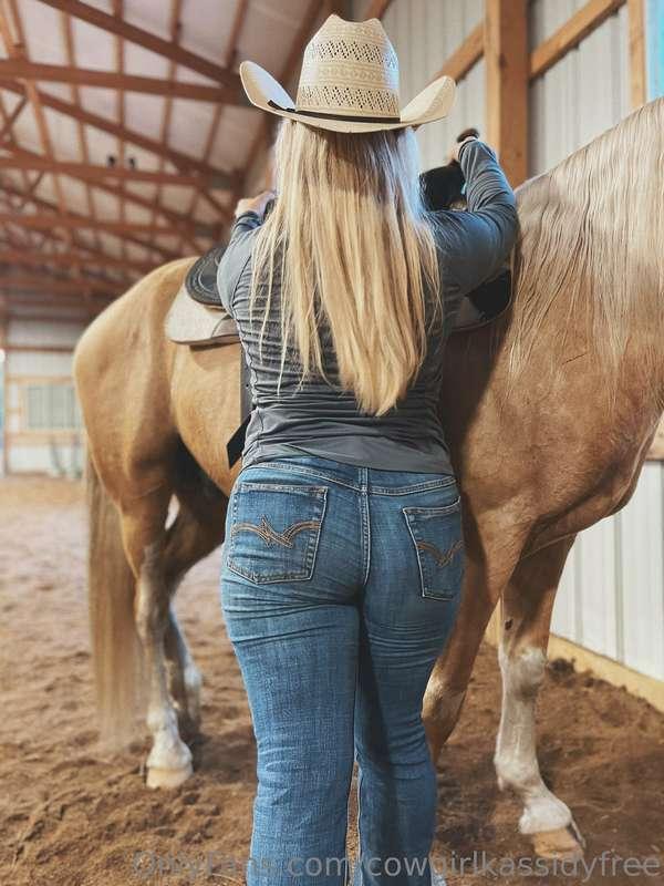 Cowgirls. That is all 😍