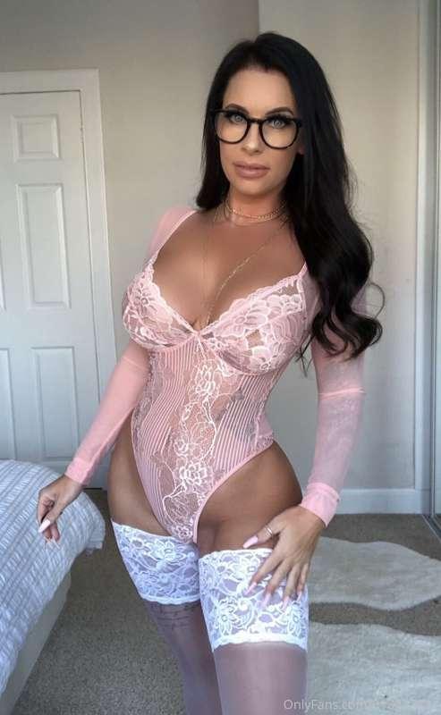 Rate my outfit ⭐️ Ps: as usual, the full picture set is alre..