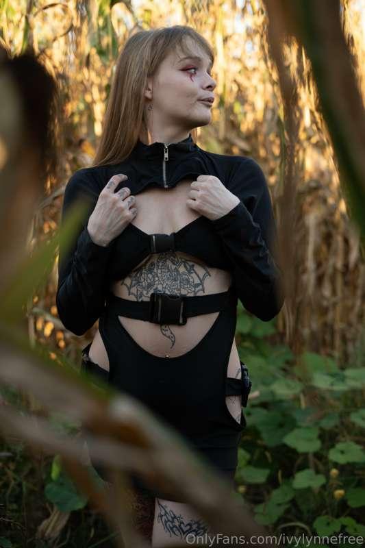 Did a fun shoot with @sovereigncorpv Ton of tease type pics ..